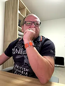 coupleLatinaLovers online show from October 20, 2025, 5:31 am