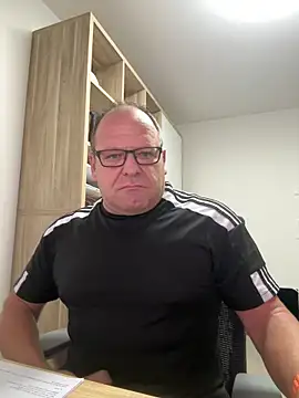 coupleLatinaLovers online show from October 8, 2025, 4:36 am