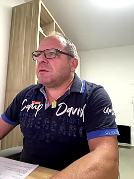 coupleLatinaLovers online show from October 7, 2025, 5:08 am