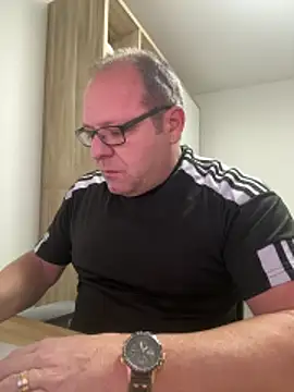 coupleLatinaLovers online show from January 7, 2026, 6:29 am