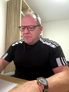 coupleLatinaLovers online show from December 19, 2025, 6:05 am