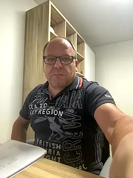 coupleLatinaLovers online show from September 23, 2025, 4:52 am