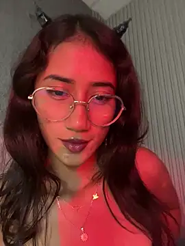 Snapshot of KaitlynLoveCam chatting on May 7, 2026, 10:35 pm KaitlynLoveCam online show from May 7, 2026, 10:35 pm