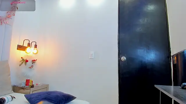 Snapshot of chloe_zulay chatting on December 16, 2025, 3:11 am chloe zulay online show from December 16, 2025, 3:11 am