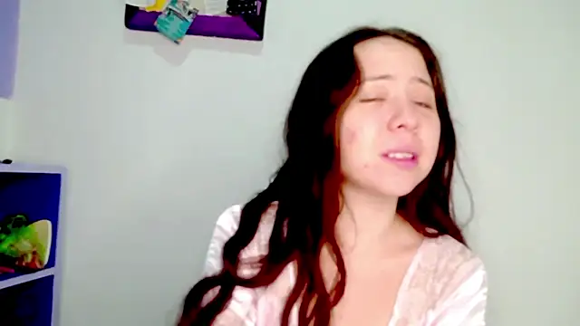 Snapshot of PetiteIvoryQueen19 chatting on May 7, 2026, 5:01 am PetiteIvoryQueen19 online show from May 7, 2026, 5:01 am