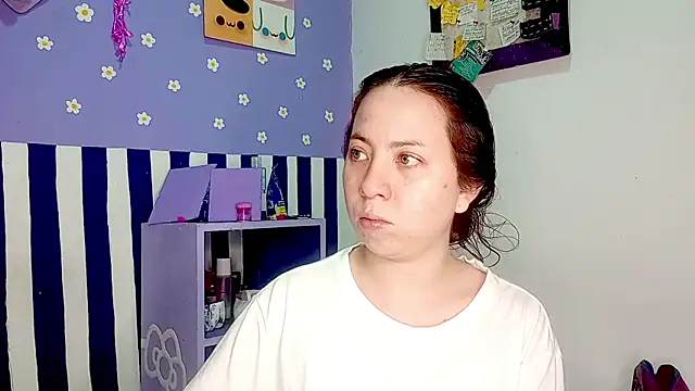 Snapshot of PetiteIvoryQueen19 chatting on June 3, 2026, 5:30 am PetiteIvoryQueen19 online show from June 3, 2026, 5:30 am
