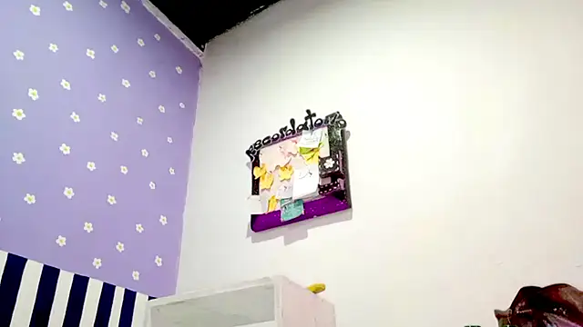 Snapshot of PetiteIvoryQueen19 chatting on March 5, 2026, 5:20 pm PetiteIvoryQueen19 online show from March 5, 2026, 5:20 pm