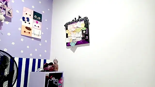 Snapshot of PetiteIvoryQueen19 chatting on August 3, 2026, 9:37 am PetiteIvoryQueen19 online show from August 3, 2026, 9:37 am