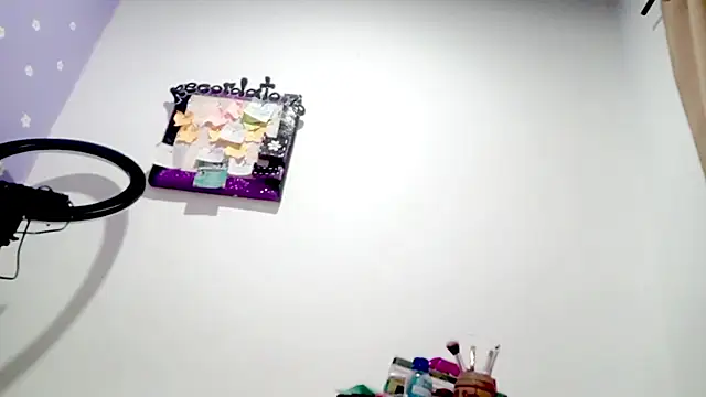 Snapshot of PetiteIvoryQueen19 chatting on March 2, 2026, 1:39 am PetiteIvoryQueen19 online show from March 2, 2026, 1:39 am