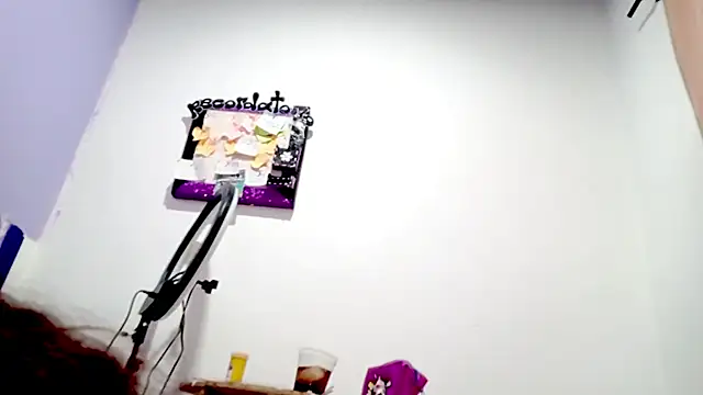 Snapshot of PetiteIvoryQueen19 chatting on February 19, 2026, 10:18 pm PetiteIvoryQueen19 online show from February 19, 2026, 10:18 pm