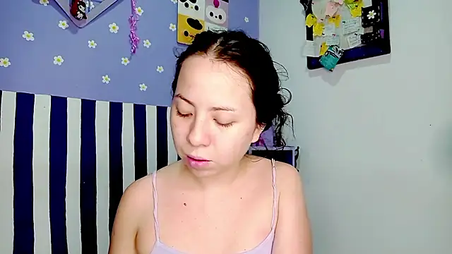 Snapshot of PetiteIvoryQueen19 chatting on June 5, 2026, 7:25 am PetiteIvoryQueen19 online show from June 5, 2026, 7:25 am