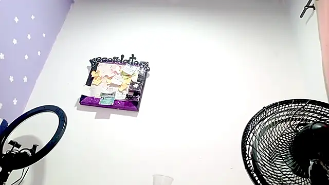 Snapshot of PetiteIvoryQueen19 chatting on February 25, 2026, 5:57 pm PetiteIvoryQueen19 online show from February 25, 2026, 5:57 pm