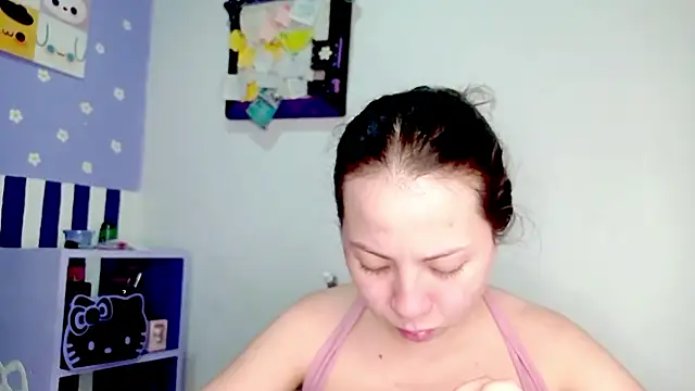 Snapshot of PetiteIvoryQueen19 chatting on June 20, 2026, 3:44 am PetiteIvoryQueen19 online show from June 20, 2026, 3:44 am