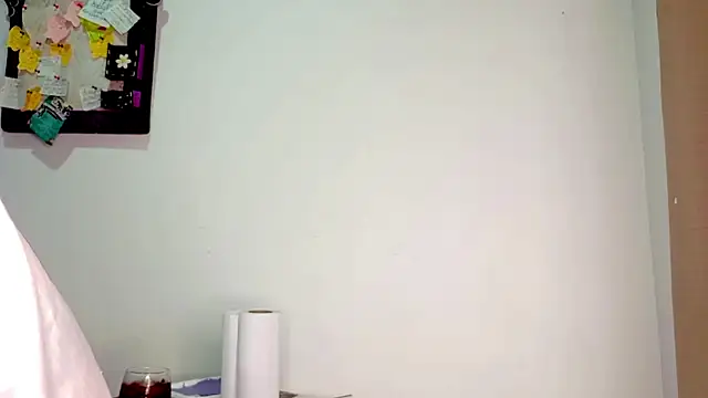 Snapshot of PetiteIvoryQueen19 chatting on June 18, 2026, 6:01 am PetiteIvoryQueen19 online show from June 18, 2026, 6:01 am