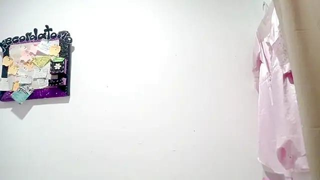 Snapshot of PetiteIvoryQueen19 chatting on July 12, 2026, 6:14 am PetiteIvoryQueen19 online show from July 12, 2026, 6:14 am