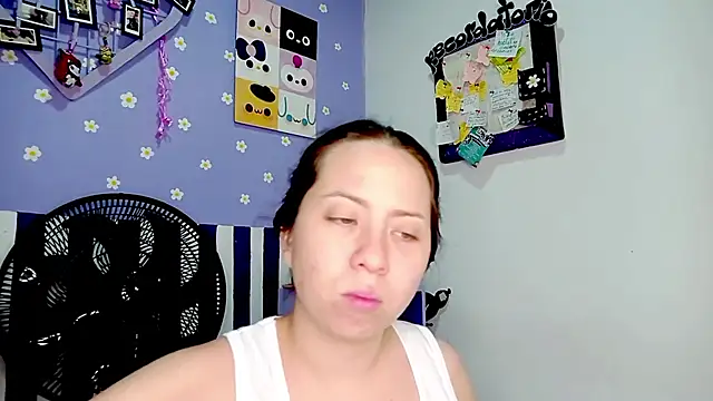 Snapshot of PetiteIvoryQueen19 chatting on June 7, 2026, 5:23 am PetiteIvoryQueen19 online show from June 7, 2026, 5:23 am