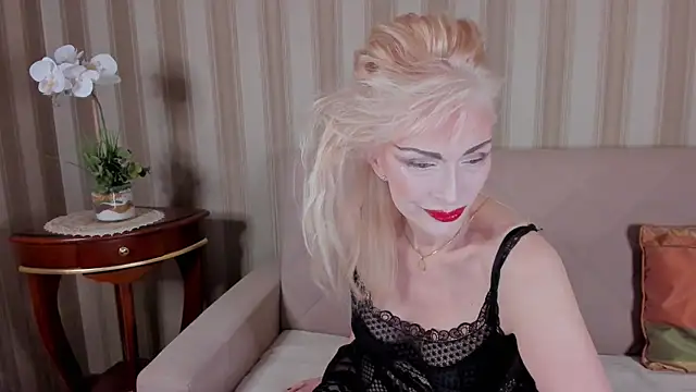 Snapshot of Rita_Farel chatting on November 3, 2025, 9:07 pm Rita Farel online show from November 3, 2025, 9:07 pm