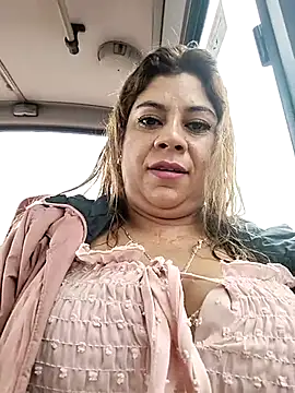 Laura-Hernandez online show from October 14, 2025, 3:12 pm