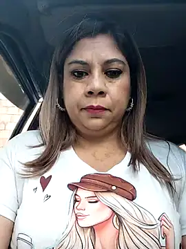 Snapshot of Laura-Hernandez chatting on February 19, 2026, 3:20 pm Laura-Hernandez online show from February 19, 2026, 3:20 pm