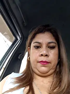 Snapshot of Laura-Hernandez chatting on February 21, 2026, 2:41 pm Laura-Hernandez online show from February 21, 2026, 2:41 pm