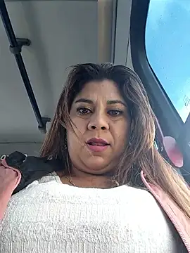 Laura-Hernandez online show from October 25, 2025, 3:01 pm