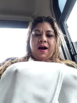 Laura-Hernandez online show from December 22, 2025, 3:23 pm