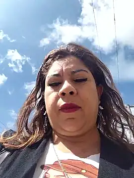 Laura-Hernandez online show from April 22, 2026, 2:13 pm