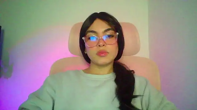 Snapshot of Kiri_Cutee chatting on January 18, 2026, 5:00 am Kiri Cutee online show from January 18, 2026, 5:00 am