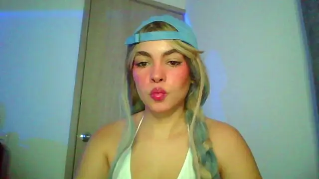 Snapshot of Kiri_Cutee chatting on October 26, 2025, 4:13 am Kiri Cutee online show from October 26, 2025, 4:13 am