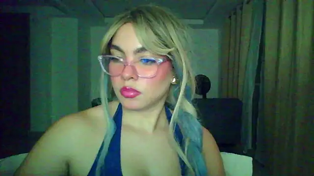 Snapshot of Kiri_Cutee chatting on December 4, 2025, 4:33 am Kiri Cutee online show from December 4, 2025, 4:33 am