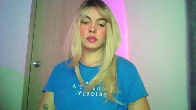 Snapshot of Kiri_Cutee chatting on October 9, 2025, 4:24 am Kiri Cutee online show from October 9, 2025, 4:24 am