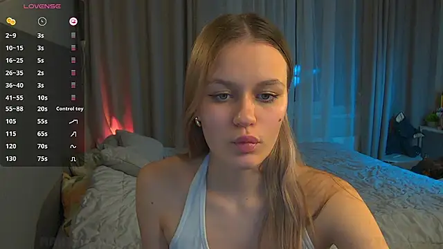 Snapshot of BritneyRoot chatting on February 20, 2025, 5:52 pm BritneyRoot online show from February 20, 2025, 5:52 pm