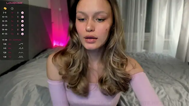 Snapshot of BritneyRoot chatting on February 3, 2025, 4:31 pm BritneyRoot online show from February 3, 2025, 4:31 pm