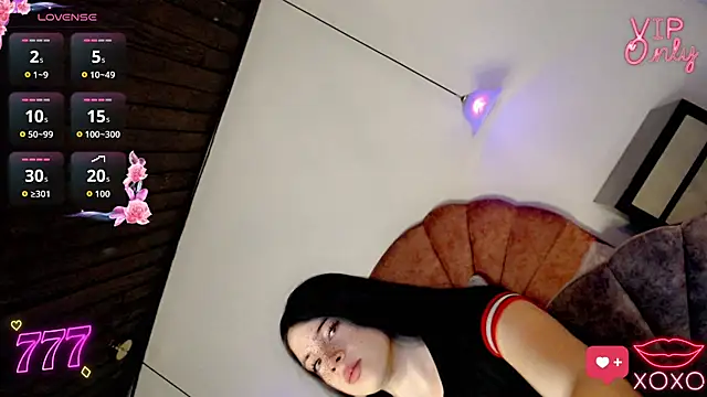 Alliemilky online show from April 21, 2026, 7:09 pm