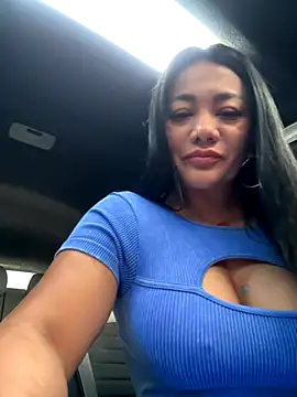 Snapshot of Abril10_ chatting on November 8, 2025, 1:14 pm Abril10 online show from November 8, 2025, 1:14 pm