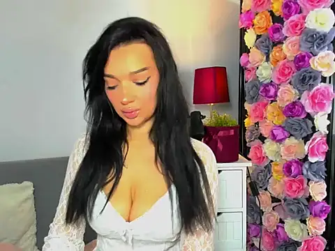 OliviaFantasy online show from December 17, 2025, 7:35 am