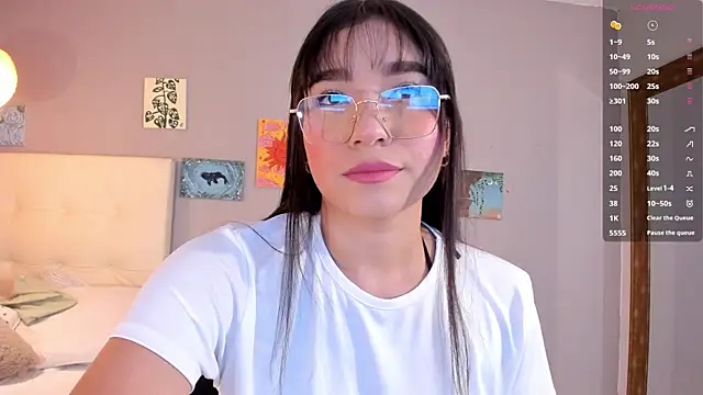 Snapshot of Maia_W10 chatting on May 22, 2026, 12:14 pm Maia W10 online show from May 22, 2026, 12:14 pm