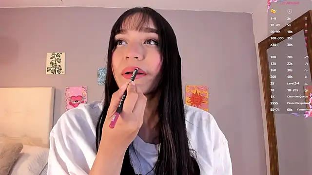 Snapshot of Maia_W10 chatting on June 10, 2026, 12:28 pm Maia W10 online show from June 10, 2026, 12:28 pm