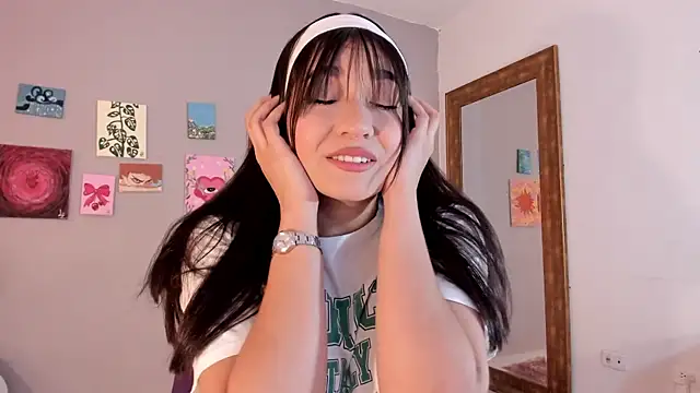 Snapshot of Maia_W10 chatting on July 25, 2026, 12:44 pm Maia W10 online show from July 25, 2026, 12:44 pm