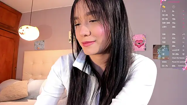 Snapshot of Maia_W10 chatting on May 11, 2026, 12:17 pm Maia W10 online show from May 11, 2026, 12:17 pm