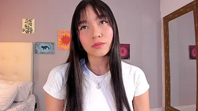 Snapshot of Maia_W10 chatting on May 29, 2026, 12:11 pm Maia W10 online show from May 29, 2026, 12:11 pm