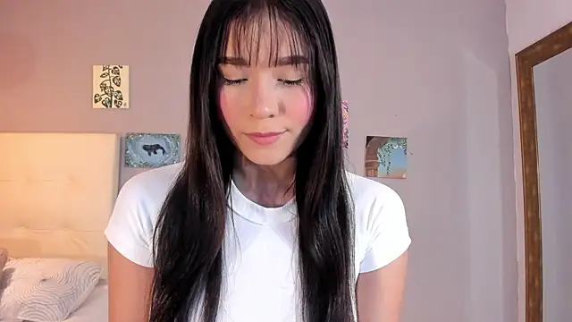 Snapshot of Maia_W10 chatting on May 20, 2026, 12:13 pm Maia W10 online show from May 20, 2026, 12:13 pm