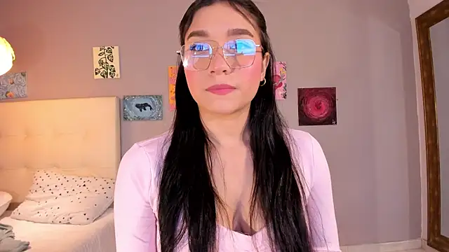 Snapshot of Maia_W10 chatting on May 27, 2026, 12:23 pm Maia W10 online show from May 27, 2026, 12:23 pm