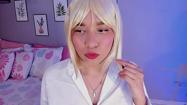 Snapshot of Maia_W10 chatting on October 10, 2025, 12:39 pm Maia W10 online show from October 10, 2025, 12:39 pm