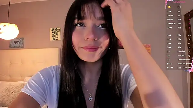 Snapshot of Maia_W10 chatting on June 4, 2026, 12:32 pm Maia W10 online show from June 4, 2026, 12:32 pm