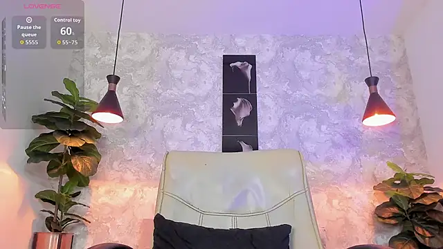 Snapshot of Regan__ chatting on February 6, 2026, 9:22 pm Regan online show from February 6, 2026, 9:22 pm