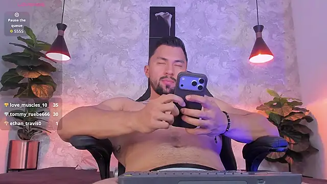 Snapshot of Regan__ chatting on February 12, 2026, 2:22 am Regan online show from February 12, 2026, 2:22 am