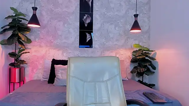 Snapshot of Regan__ chatting on October 14, 2025, 3:40 am Regan online show from October 14, 2025, 3:40 am