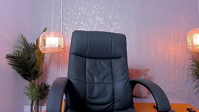 Snapshot of Regan__ chatting on October 18, 2025, 3:19 am Regan online show from October 18, 2025, 3:19 am