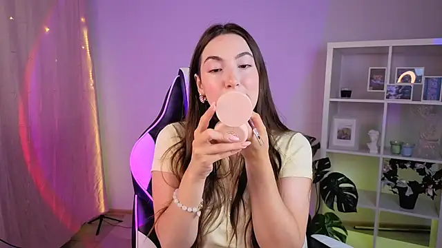 MelissaLovvv online show from June 23, 2026, 4:43 am